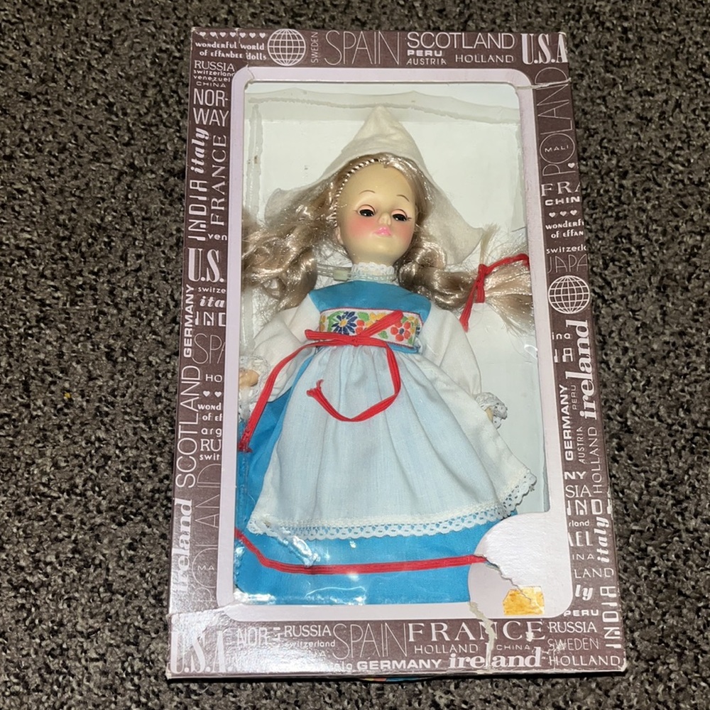 The Wonderful World of Effanbee Dolls Holland #1104